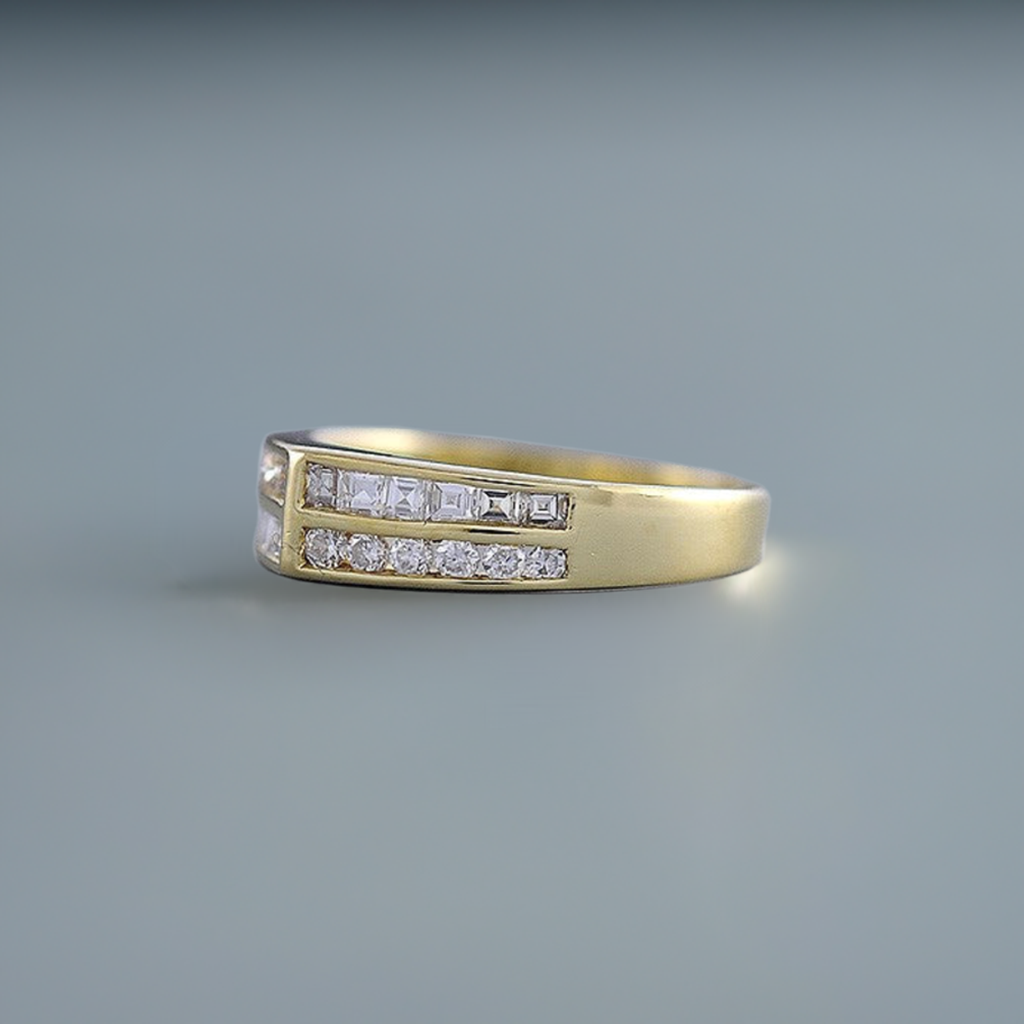 Gorgeous ~.50-.85ct Diamond & 18K Yellow Gold Ring