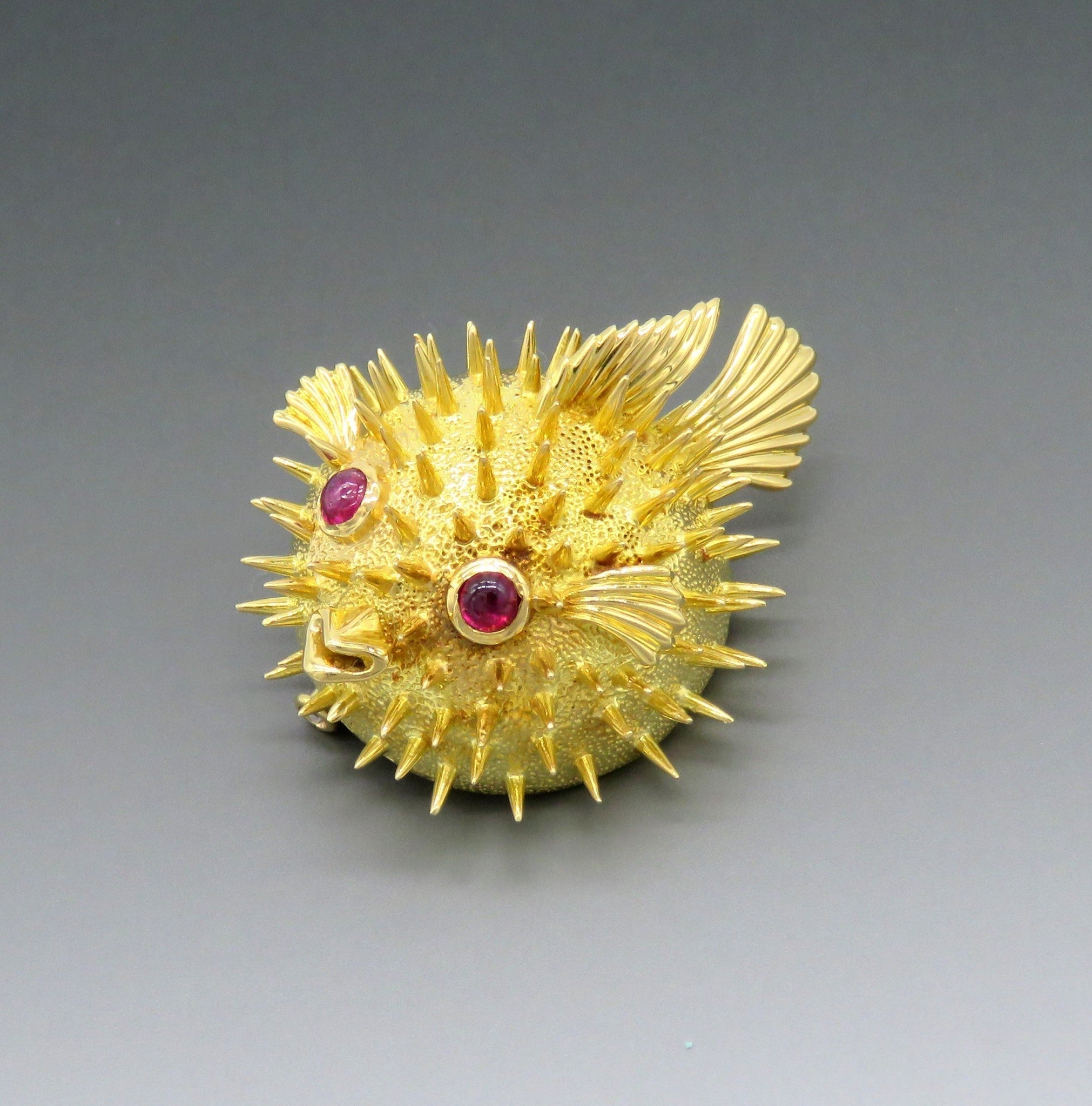 Exquisite VTG French 18k Yellow Gold Ruby Eye Pufferfish Puffer Fish Pin Brooch