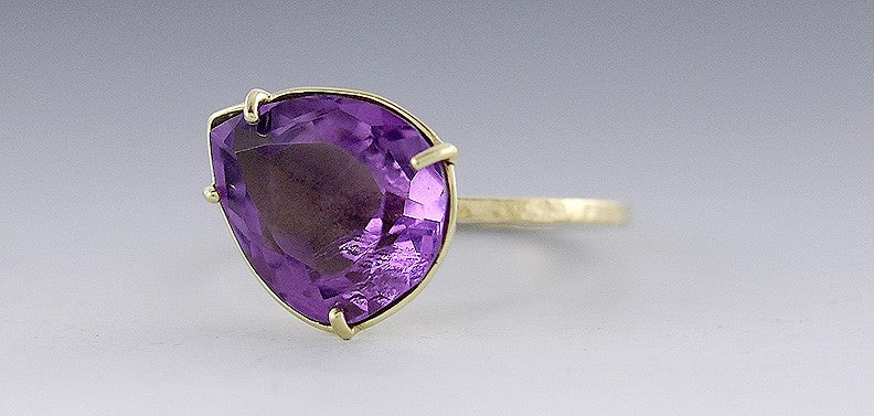 Fine Quality 18K Gold Amethyst Ring with Hand Hammered Finish Size 6.25