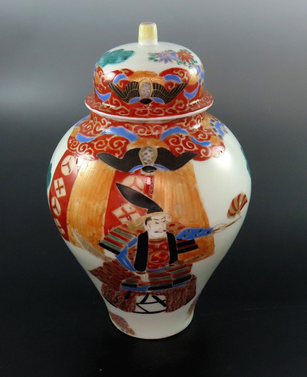 Wonderful Late 1800 Japanese Porcelain Covered Jar Urn 7 3/4 Inches Tall