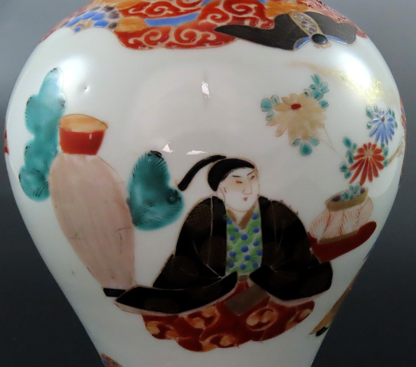 Wonderful Late 1800 Japanese Porcelain Covered Jar Urn 7 3/4 Inches Tall