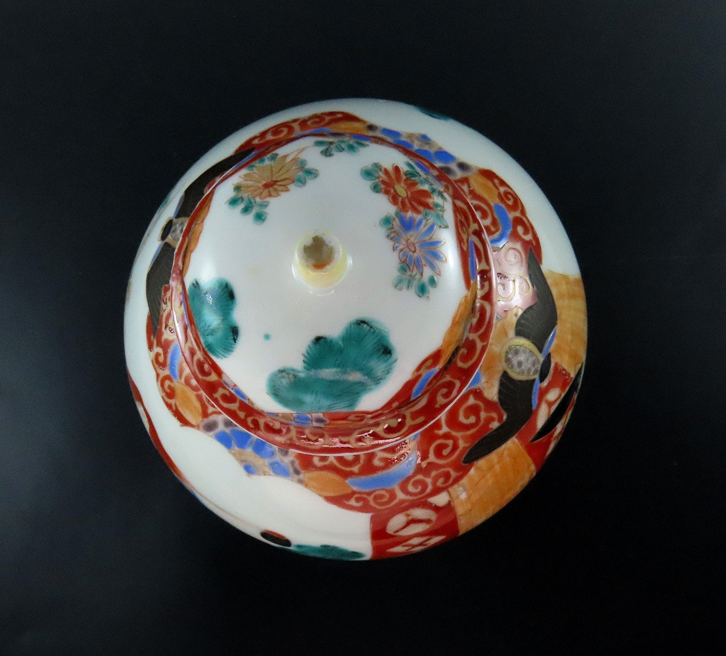 Wonderful Late 1800 Japanese Porcelain Covered Jar Urn 7 3/4 Inches Tall