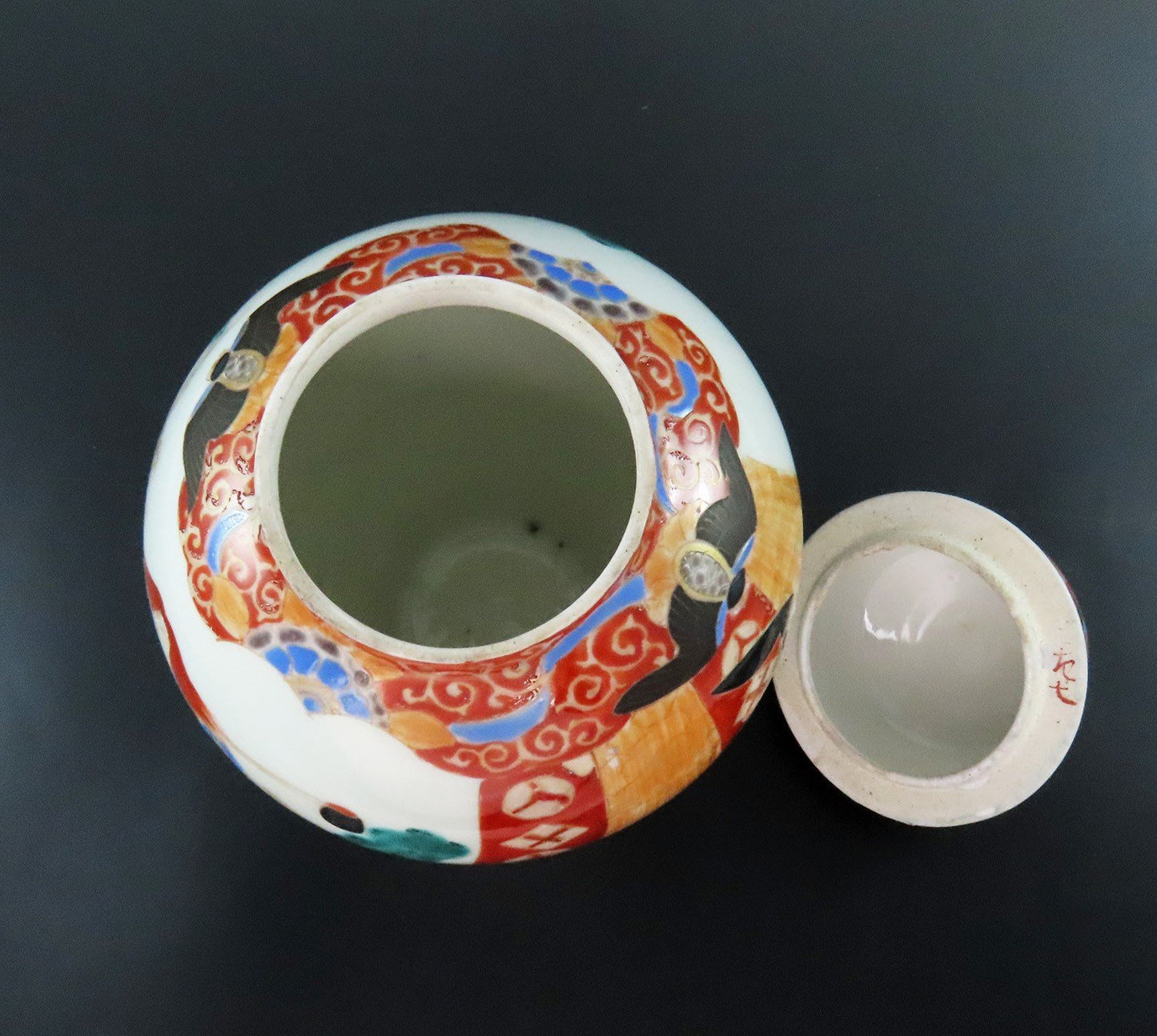 Wonderful Late 1800 Japanese Porcelain Covered Jar Urn 7 3/4 Inches Tall