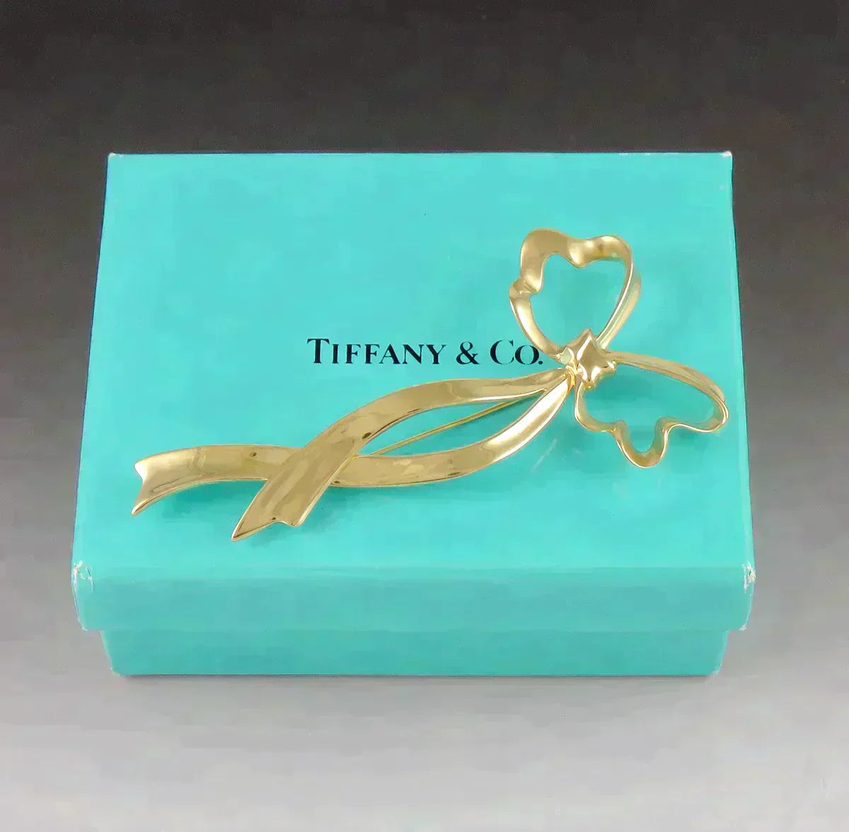 Stunning Tiffany & Company 18K Yellow Gold Heart Ribbon Bow Pin Brooch