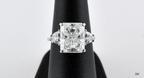 Fabulous 14K White Gold and Cubic Zirconia Ring Size 5.5