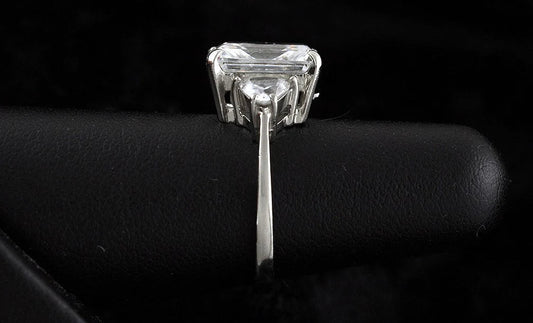 Fabulous 14K White Gold and Cubic Zirconia Ring Size 5.5