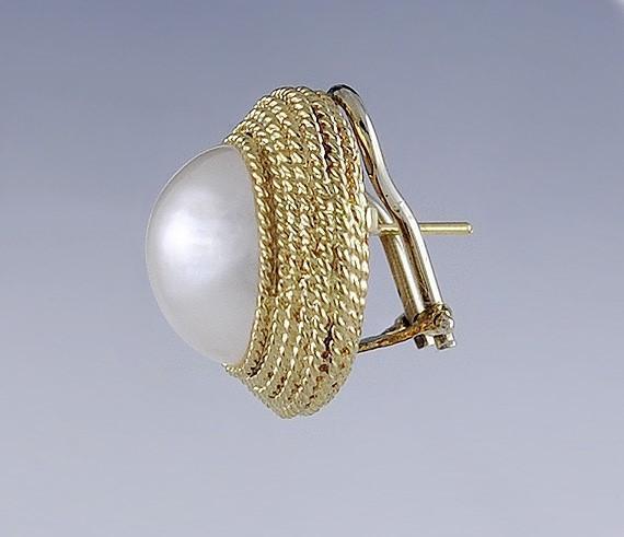 Elegant 18k Yellow Gold & Mabe Pearl Earrings with Rope Twist Setting