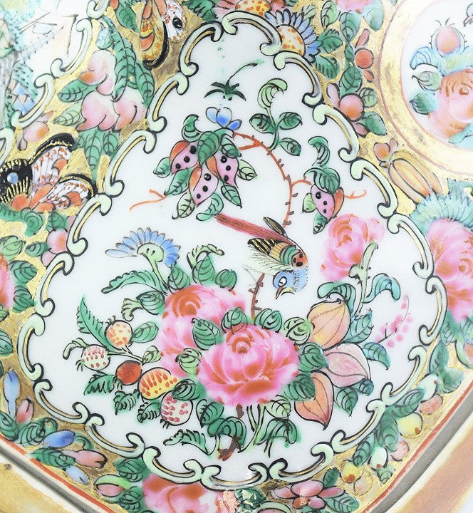 c1870s Great Quality Chinese Rose Medallion Covered Vegetable Serving Dish