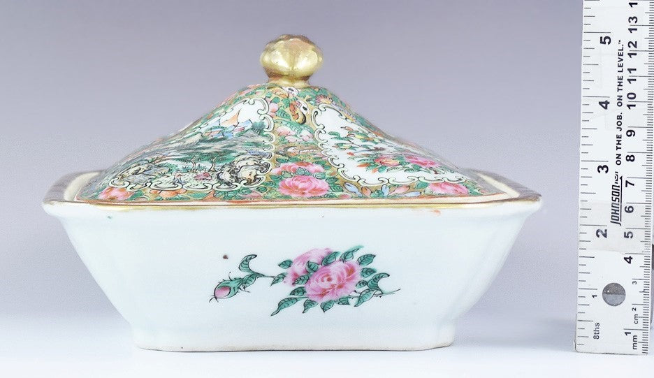 c1870s Great Quality Chinese Rose Medallion Covered Vegetable Serving Dish