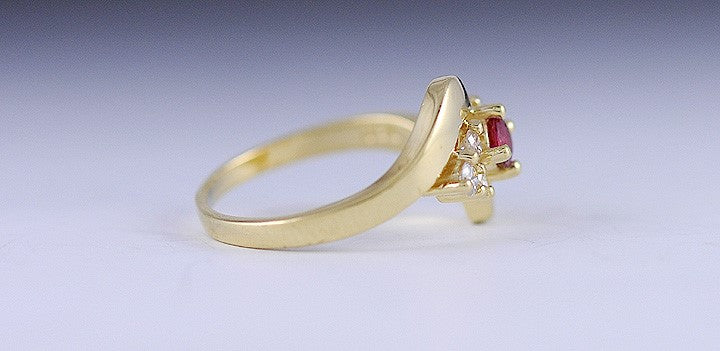 Stunning 18K Yellow Gold Red Ruby and Diamond Ring Size 4.25