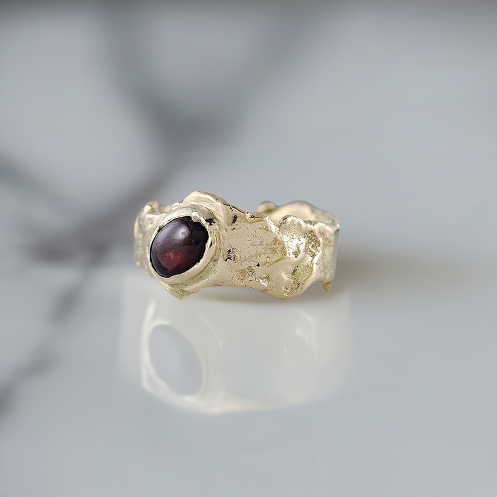 1920s-1950s Arts & Crafts A and C-Style Garnet 14k Gold Ring Size 5.75