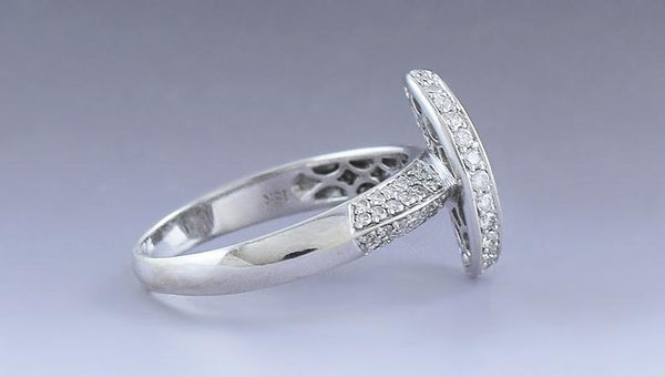 Dazzling 18k White Gold & 1.56ct Diamond Studded Oval Ring