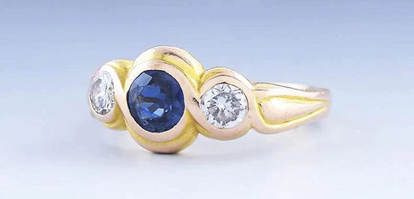 Attractive Vintage 14k Gold Diamond & Sapphire Ring