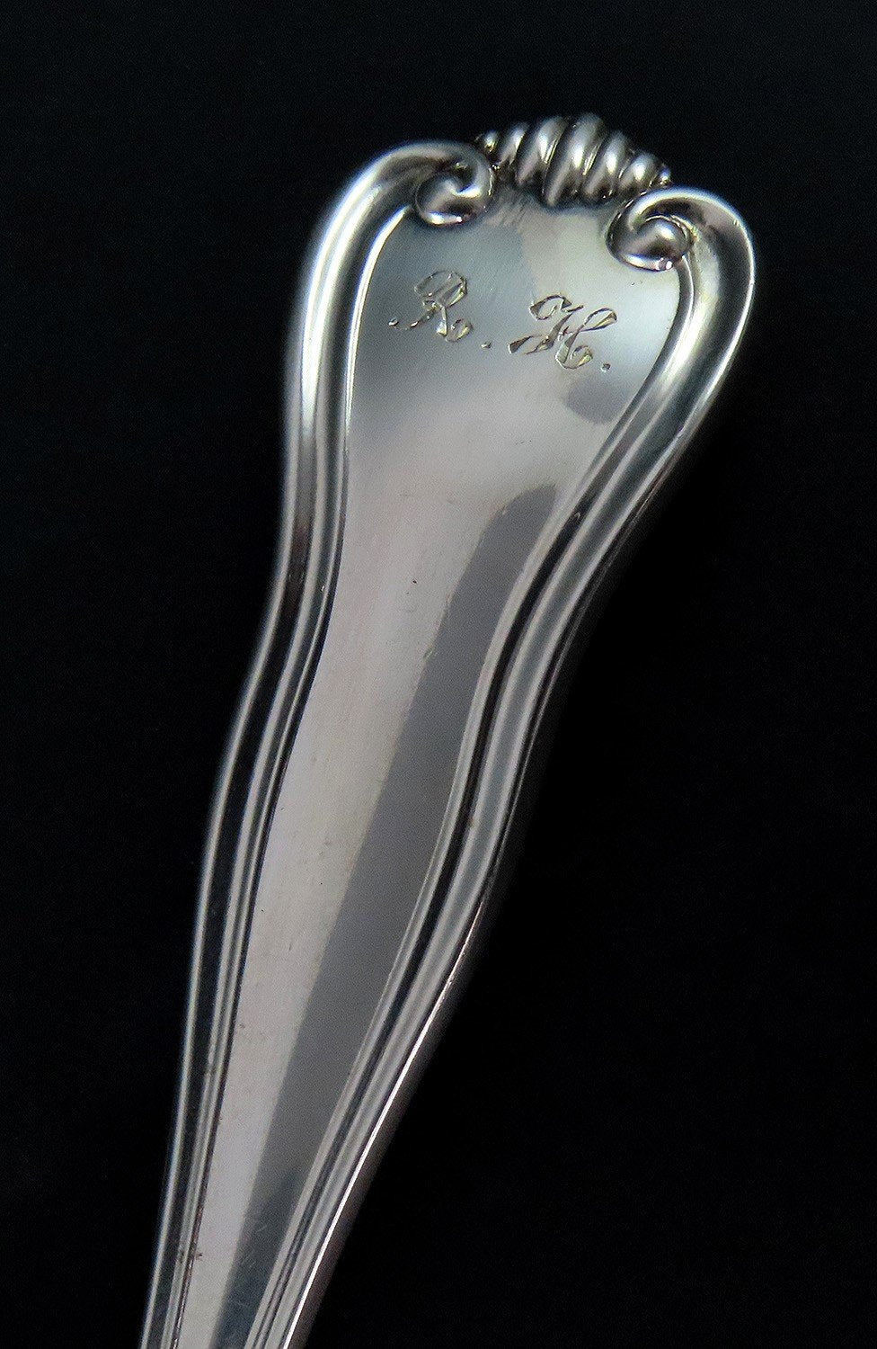 Handsome Sterling Silver Serving Fork Newport Shell 6 1/4 Inches