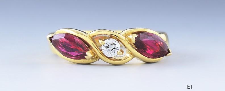 Beautiful 18k Yellow Gold Ruby & Diamond Ring sz 6 1/4