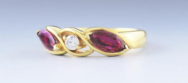 Beautiful 18k Yellow Gold Ruby & Diamond Ring sz 6 1/4