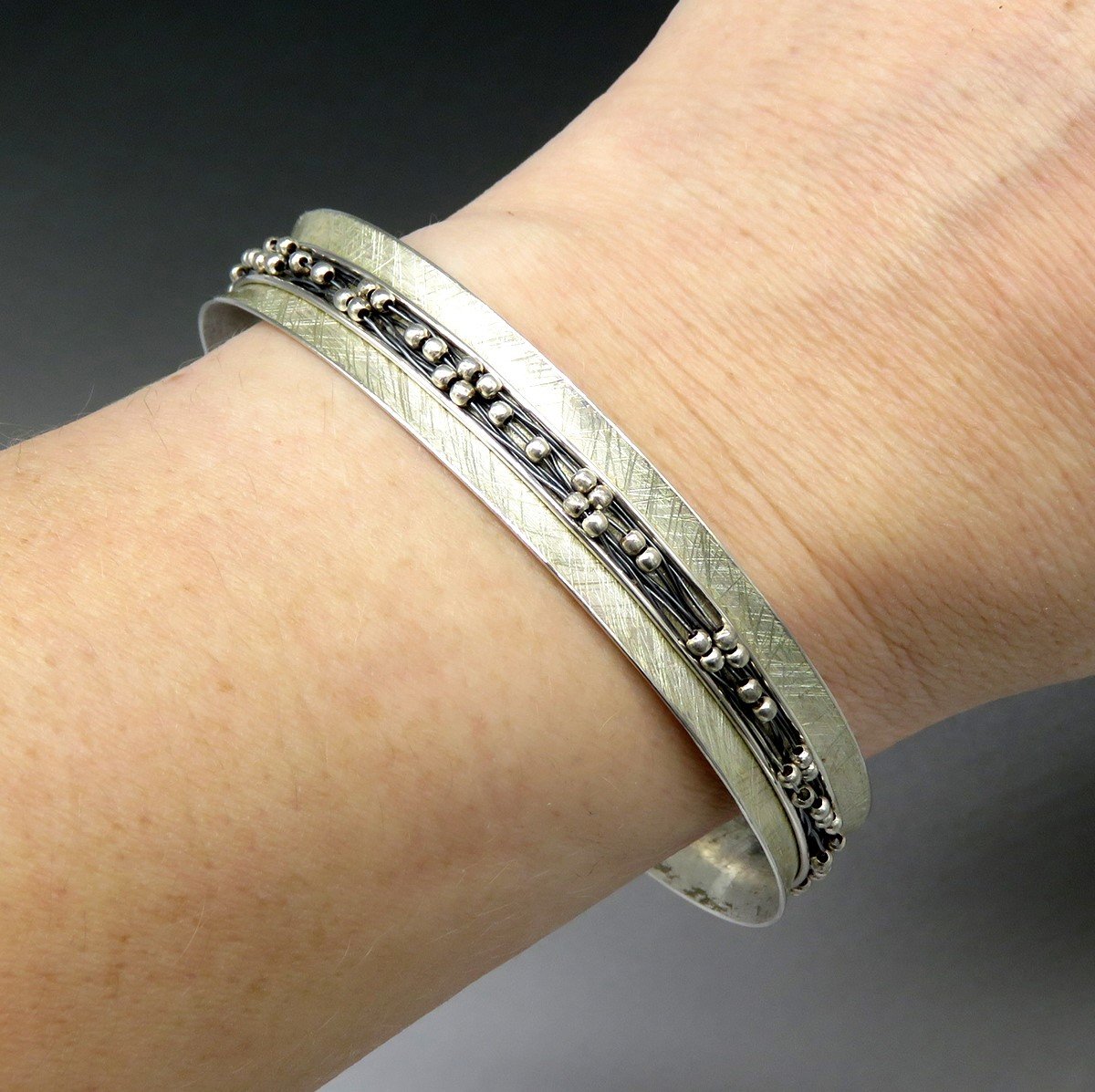Stylish c1960s VTG Poland Sterling Silver Florentine Beaded Bangle Bracelet