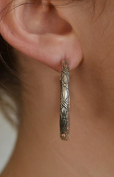 Stylish Stephen Dweck Sterling Silver Floral Flower Engraved 1.5" Hoop Earrings