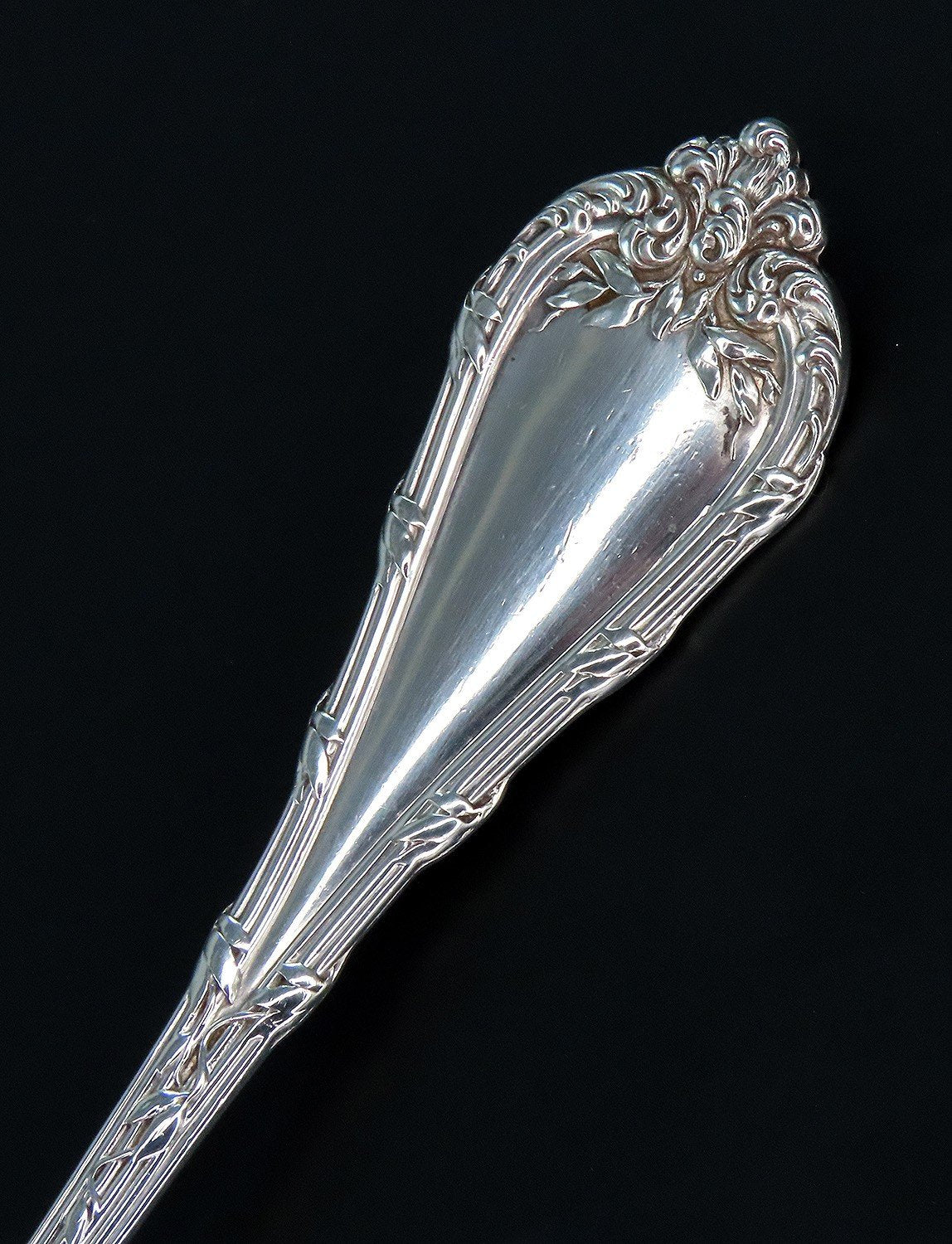 Stylish Durgin Madame Royale Sterling Silver Serving Fork No Mono 9 1/4 in