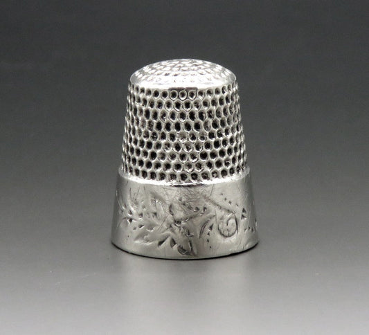 Antique c1900 American Victorian Sterling Silver Leaf Sewing Thimble Size 8