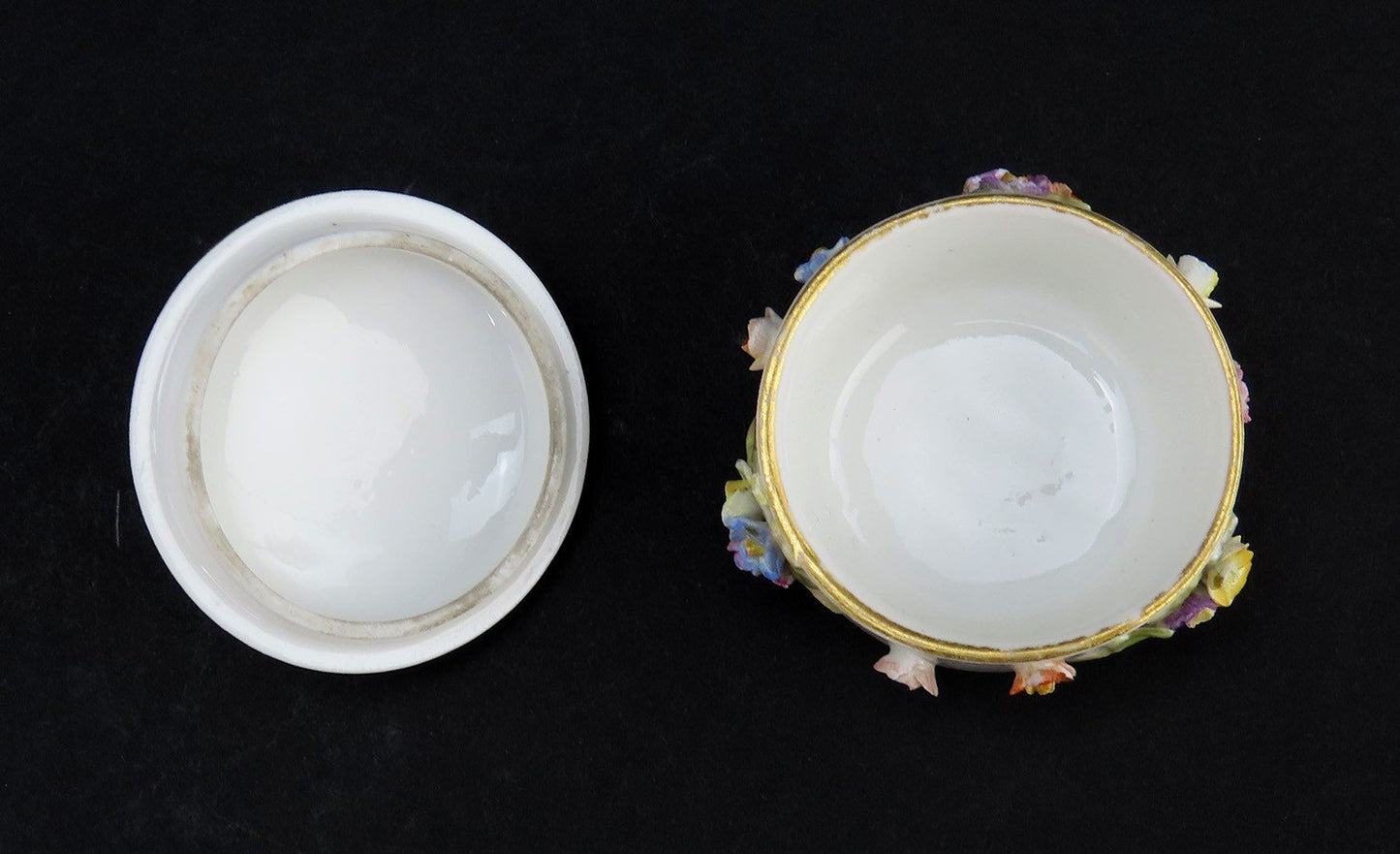 Lovely Small Meissen Porcelain Box w/ Colorful Applied Flowers Late 1800s