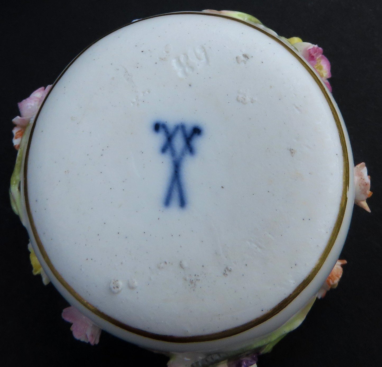 Lovely Small Meissen Porcelain Box w/ Colorful Applied Flowers Late 1800s