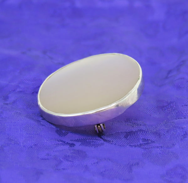 Shining Sterling Silver Oval Pin Set w/ Gray Toned Natural Agate Stone