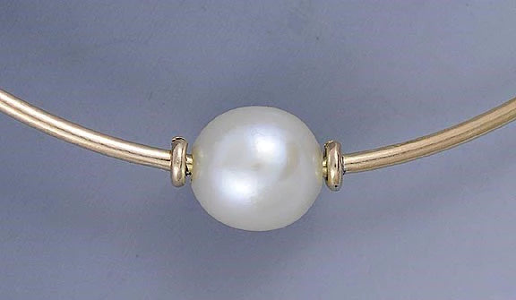 Stunning Italian 18k Yellow Gold Pearl Bangle