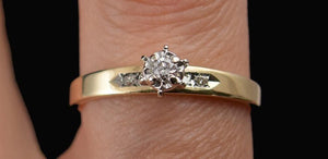 Sparkling VTG 14k Yellow Gold Diamond Solitaire w Accents Engagement Ring