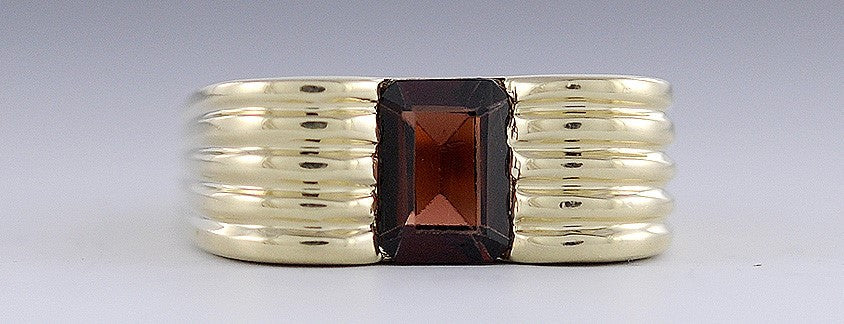 Fine Modern Art Deco Style 14K Yellow Gold Garnet Ring