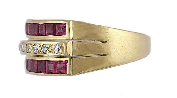 Quality Modern 18k Yellow Gold Diamond & Square Cut Ruby Ring