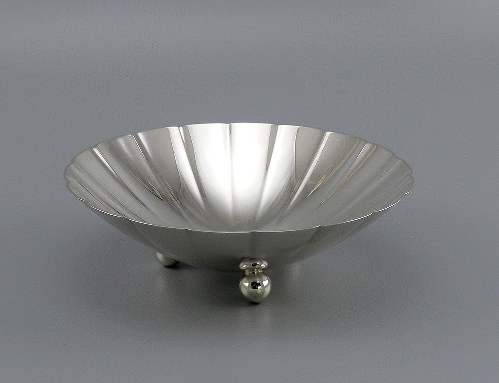 Antique c1920 Tiffany & Co Sterling Silver Ruffled Lobed Fruit Bowl or Dish