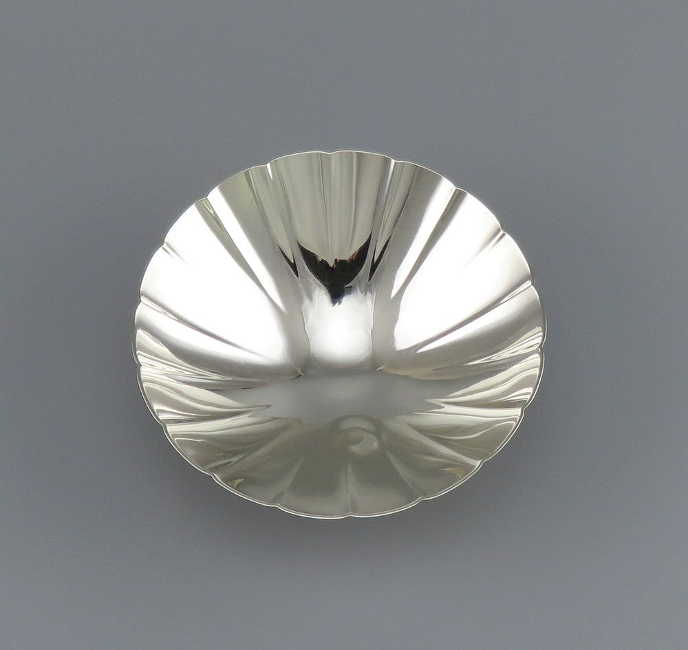 Antique c1920 Tiffany & Co Sterling Silver Ruffled Lobed Fruit Bowl or Dish