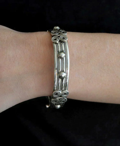 VTG Sterling Silver Hand Made Middle Eastern or Tribal Hinged Bangle Bracelet