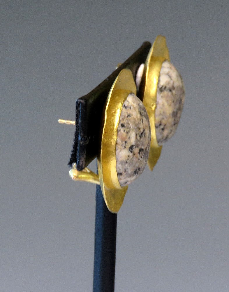 Unique Signed Sam Shaw 22k Yellow Gold Speckled Variegated Granite Earrings