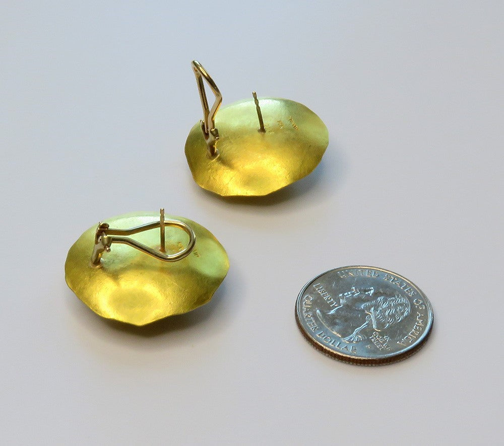 Unique Signed Sam Shaw 22k Yellow Gold Speckled Variegated Granite Earrings