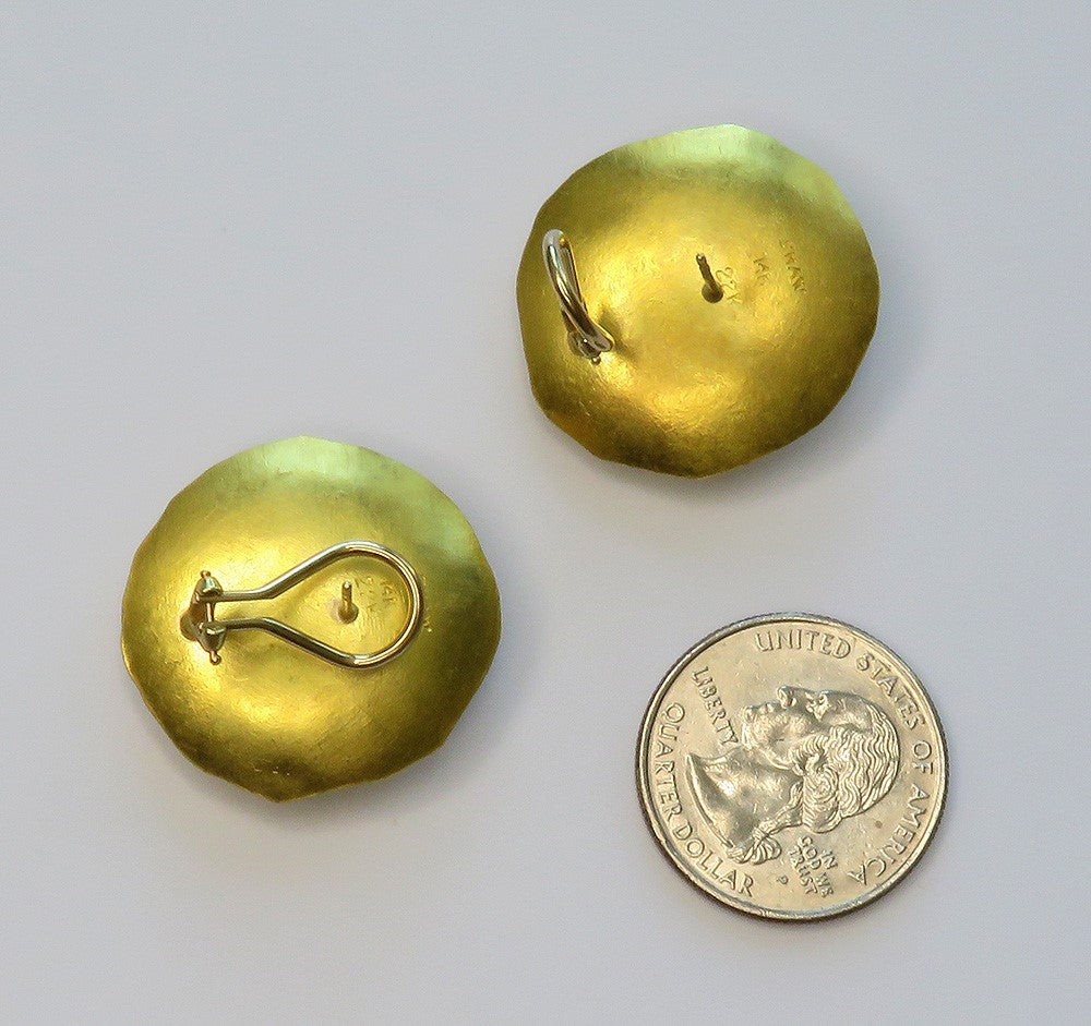 Unique Signed Sam Shaw 22k Yellow Gold Speckled Variegated Granite Earrings