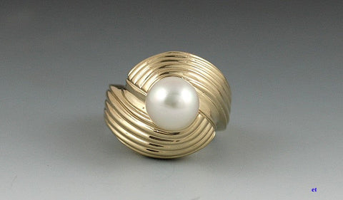Great Heavy 14K Yellow Gold Pearl Swirl Ring Size 3.25