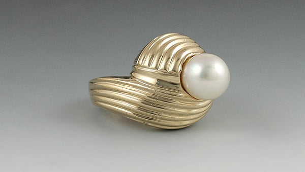 Great Heavy 14K Yellow Gold Pearl Swirl Ring Size 3.25
