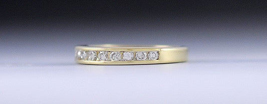 Beautiful 18K Yellow Gold & Sparkling Diamond 10 Stone Anniversary Band Ring