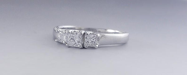 Stunning 14K White Gold & ~.35CT 3 Princess Cut Diamond Ring Size 4.5