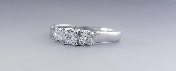 Stunning 14K White Gold & ~.35CT 3 Princess Cut Diamond Ring Size 4.5