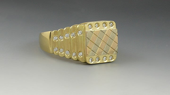 Attractive Tricolor 18K Gold & Brilliant Diamond Ring