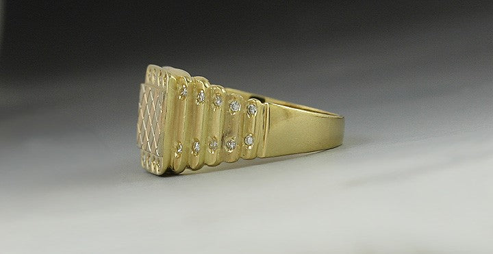 Attractive Tricolor 18K Gold & Brilliant Diamond Ring