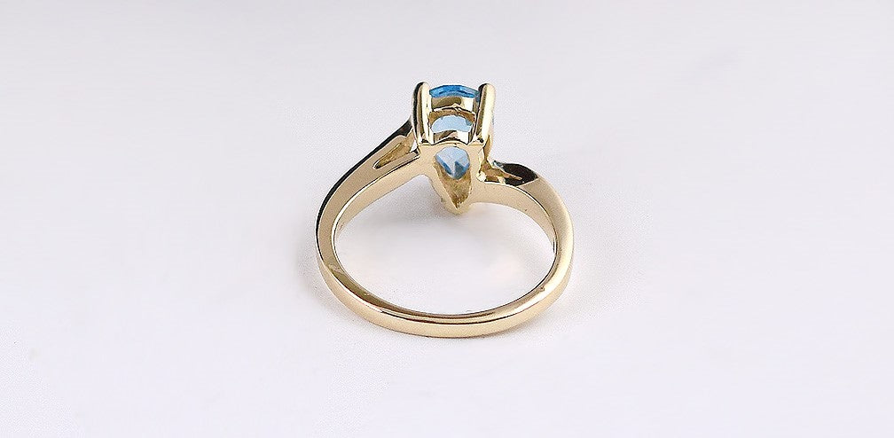 Exquisite 14k Yellow Gold Bypass Design Ring w/ Blue Topaz Pear-shaped Stone