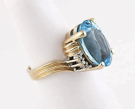 Attractive Modern 14K Gold Diamond & ~10.5ct Blue Topaz Ring