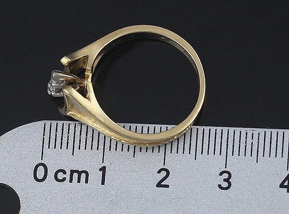 Pretty 14K Yellow Gold & Brilliant Diamond Ring Size 7.75