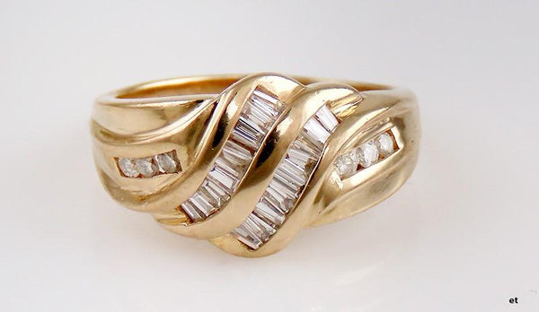 Lovely Modern 14K Yellow Gold & Diamond Ring Size 7