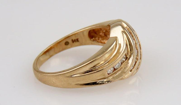 Lovely Modern 14K Yellow Gold & Diamond Ring Size 7