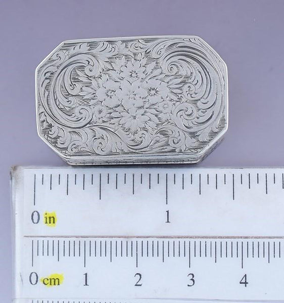 1835 Fine English Georgian Sterling Silver Octagonal Vinaigrette / Scent Box